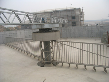 LZN型中心傳動(dòng)濃縮機(jī)-01_副本.jpg LZN型中心傳動(dòng)濃縮機(jī)-01_副本.jpg